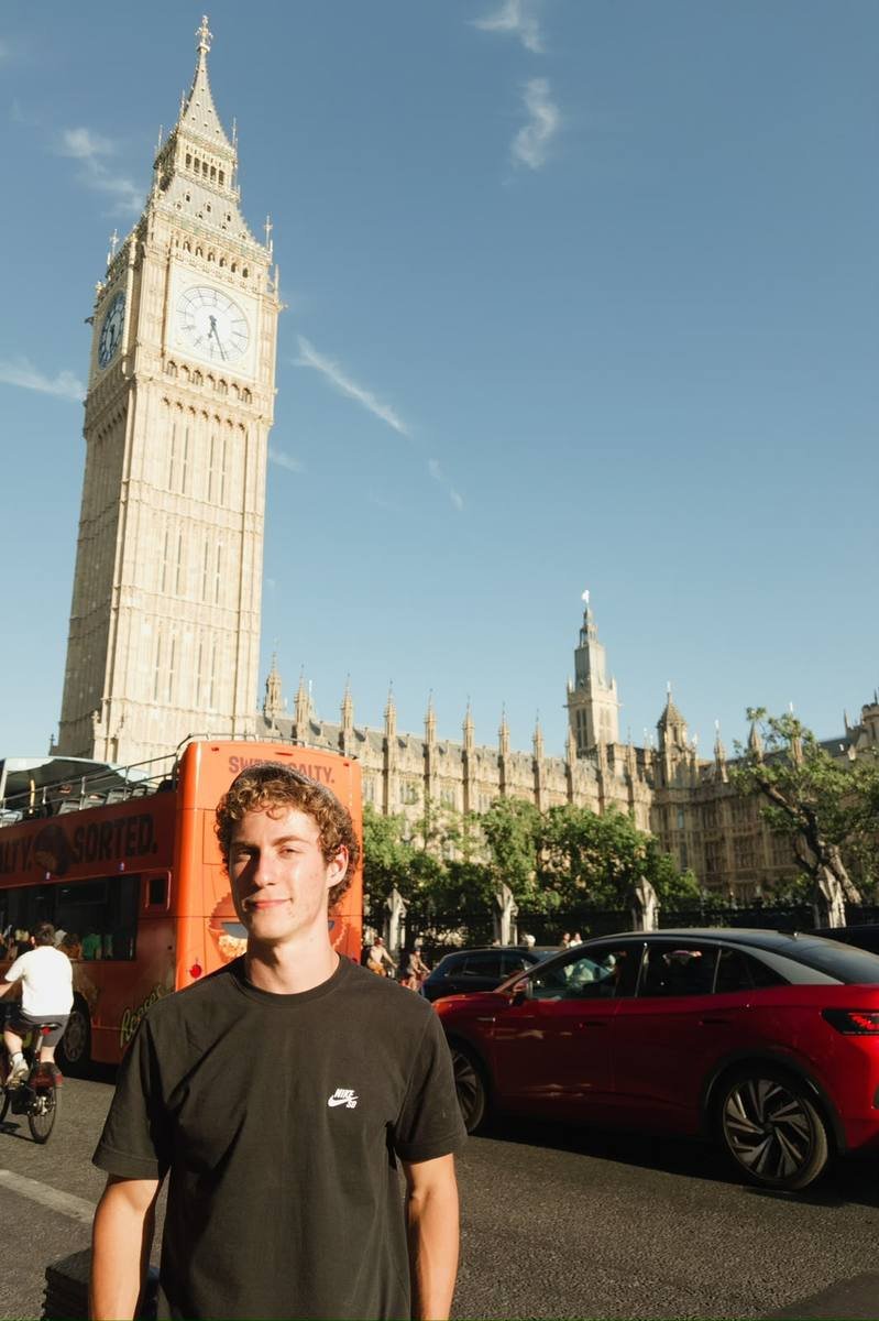 Gabriel Jovencio em viagem pela Europa