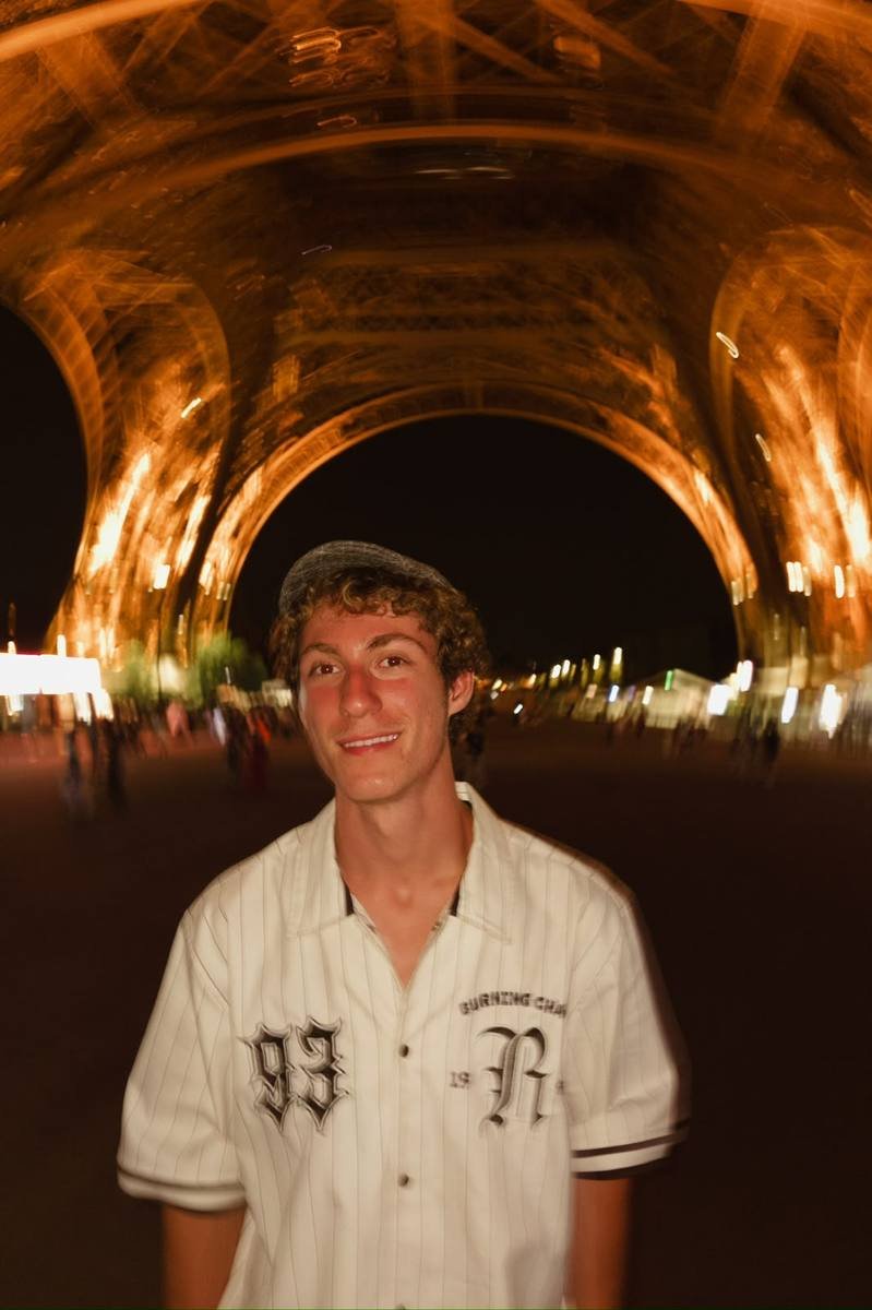 Gabriel Jovencio em viagem pela Europa