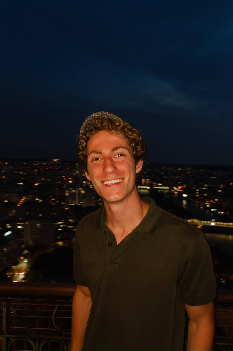 Gabriel Jovencio em viagem pela Europa