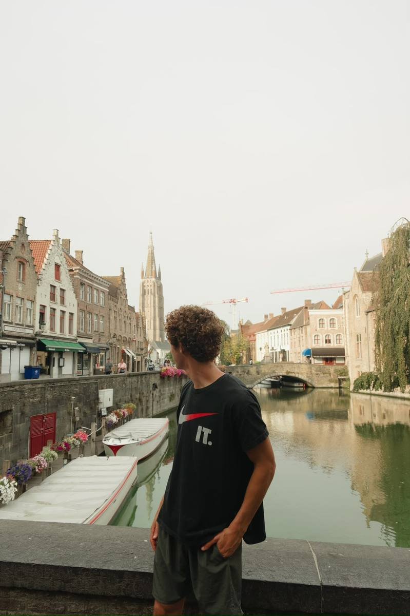 Gabriel Jovencio em viagem pela Europa